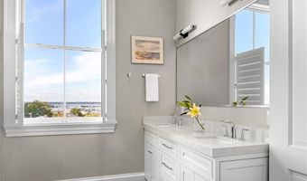50 School St 7, Newport, RI 02840