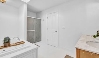 40 Hillview Dr, Bangor, ME 04401