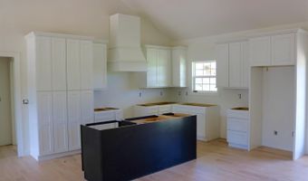 1021 Shoal Creek Rd, Arab, AL 35016
