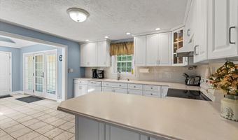 29 Maple Dr, Bedford, NH 03110