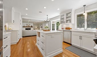 475 Riverside Dr, Cheshire, CT 06410