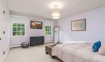 36 Beauchamp Dr, North Kingstown, RI 02874