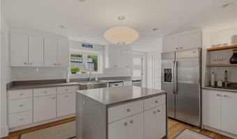 59 Houston Ave, Newport, RI 02840
