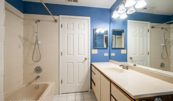 1949 N Charter Point Dr, Arlington Heights, IL 60004
