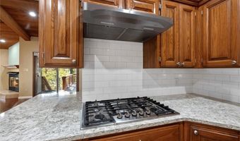 36 Kensington Dr, Bella Vista, AR 72715
