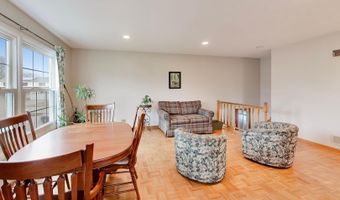 2819 N Kennicott Ave, Arlington Heights, IL 60004