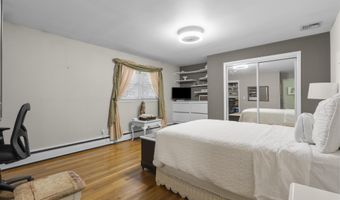 75 Linda Dr, Bridgeport, CT 06606