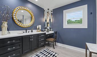 927 N Shore Dr, Biloxi, MS 39532