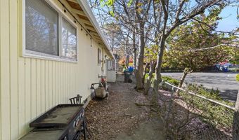 1208 Iowa St, Ashland, OR 97520
