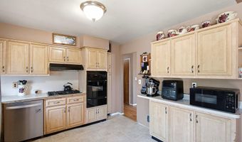 81 Elm St, Beachwood, NJ 08722