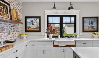 16 Blacks Lndg, Belfast, ME 04915