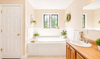323 Oakhill Ave, Attleboro, MA 02703