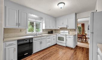 2 Sachem Dr, Cromwell, CT 06416