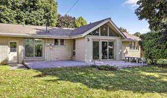 521 W SENECA Dr, Appleton, WI 54911