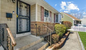 5 S Ronald Dr S, Amityville, NY 11701