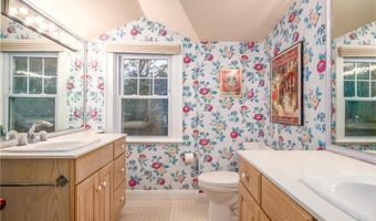 2 Cherry Ln, Bristol, RI 02809
