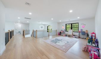 2 Buckingham Rd, Bayonne, NJ 07035