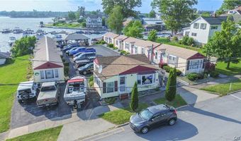 24 Bethune St, Alexandria Bay, NY 13607