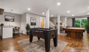 549 Clubhouse Dr, Banner Elk, NC 28604