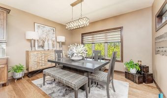 305 S Heritage Rd, Brandon, SD 57005