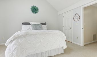 53 Manorwood Dr 53, Branford, CT 06405
