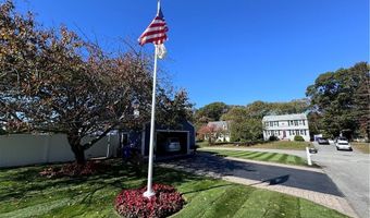 34 Brooks Farm Dr, Bristol, RI 02809