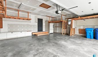 917 E Heatherwood Dr, Brandon, SD 57005