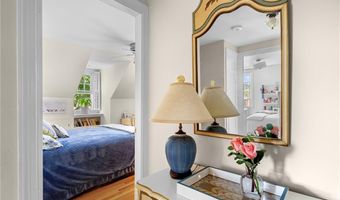 19 Harborview Ave, Bristol, RI 02809
