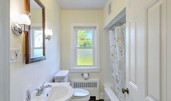 10 Roosevelt Ave, Lincoln, RI 02865