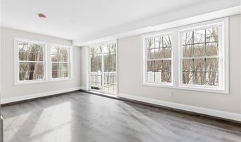 72 Wilbur Rd, Lincoln, RI 02865