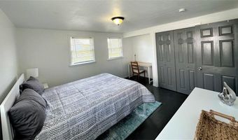 13 Ocean View Dr, Narragansett, RI 02882