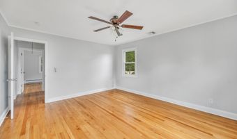 27 Skyline Dr, Brookfield, CT 06804