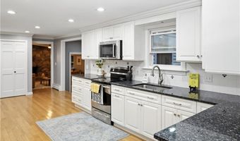 123 Stone Gate Dr, North Kingstown, RI 02852