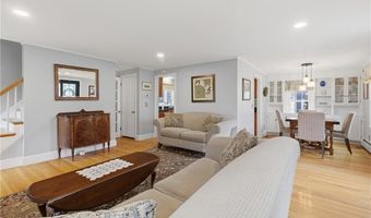 27 Old Meadow Ln, Cumberland, RI 02864