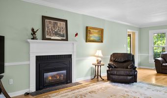 17 Schuyler Hills Rd, Albany, NY 12211