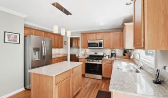 305 BUCKINGHAM Dr, Algonquin, IL 60102