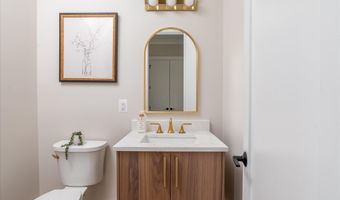 2929 N GREENCASTLE St, Arlington, VA 22207