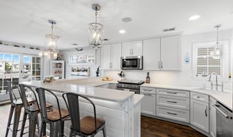 222 7TH St, Beach Haven, NJ 08008