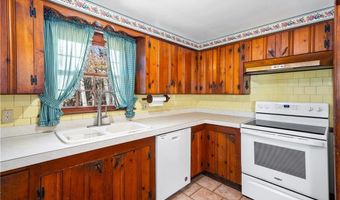 4 Tattersall Dr, Lincoln, RI 02865