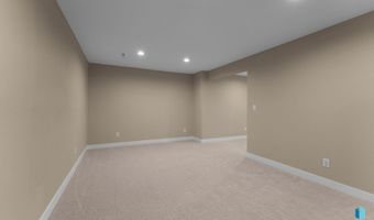 813 E Heatherwood Dr, Brandon, SD 57005