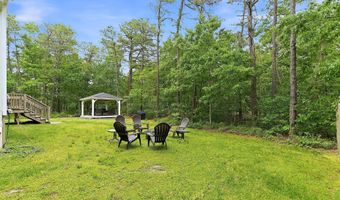 555 Egenolf Pl, Bayville, NJ 08721