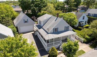 30 First School St, Bristol, RI 02809