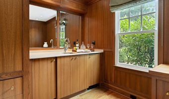 6 Searles Rd, Darien, CT 06820