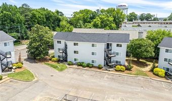 557 W GLENN Ave B-301, Auburn, AL 36830