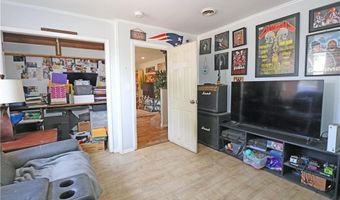 10 Woolsey Rd, Middletown, RI 02842