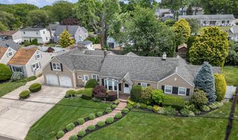 149 9th St, Belford, NJ 07718