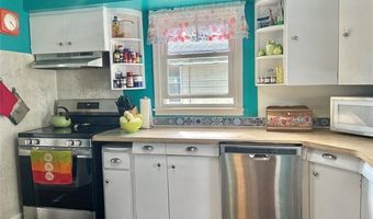 1090 Lakeview Street St, Waterford, MI 48328