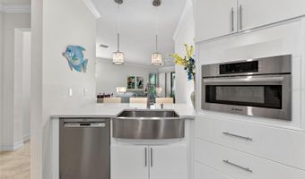 420 CEDAR FALLS Dr, Apollo Beach, FL 33572