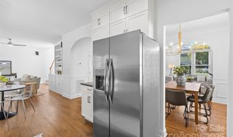 2016 Sablewood Dr, Charlotte, NC 28205