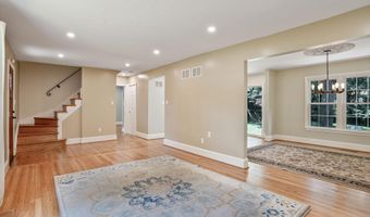 8614 BRAEBURN Dr, Annandale, VA 22003